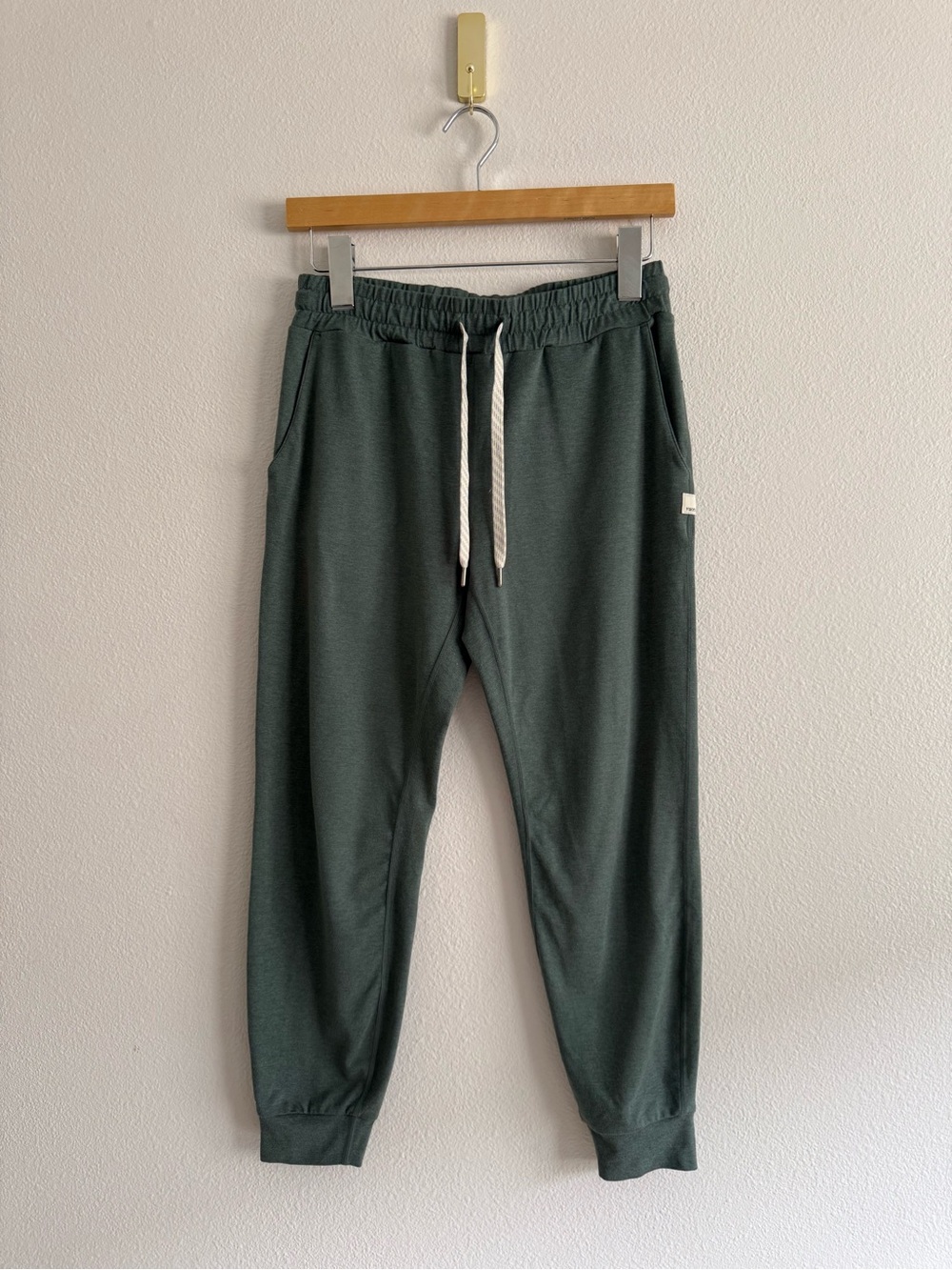 Vuori Performance Joggers Heather Green Women’s Sz S